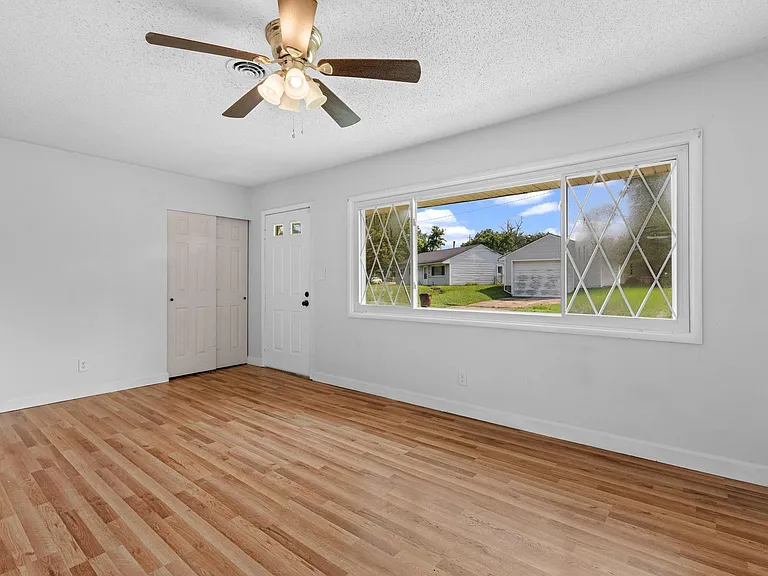 4441 Marlowe St — Photo 32