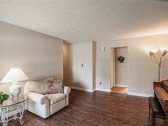 3rd image of 5549 Lakeland Dr
