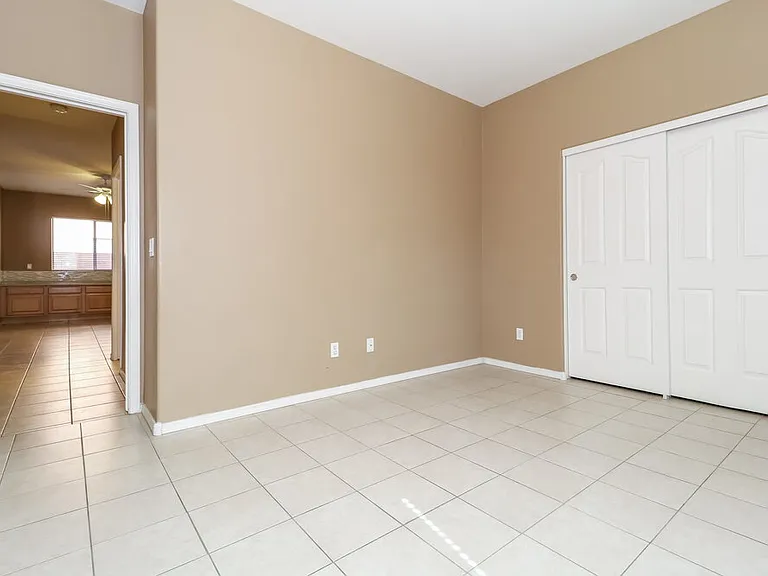 3116 S 82nd Ln — Photo 14