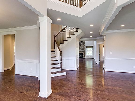 High ceiling Grand Entrance 