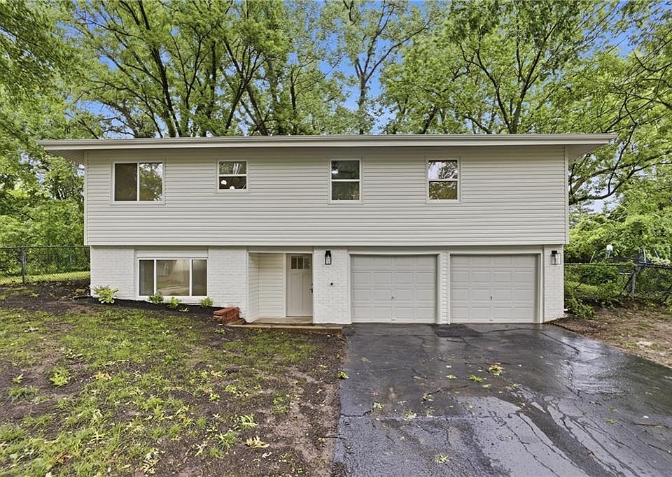 1st image of 1833 N 75th Dr