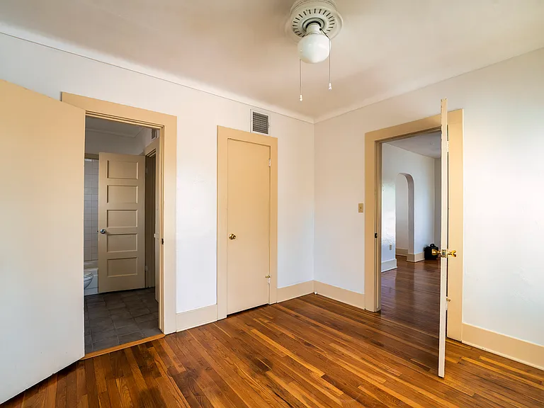 210 E 2nd St #4 — Photo 9