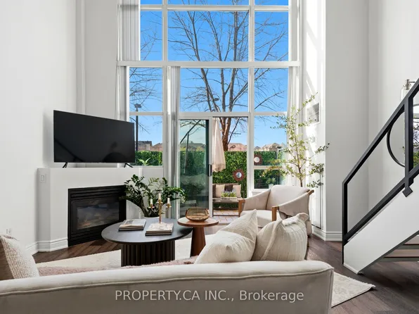 200 Manitoba St #122, Toronto, ON M8Y 3Y9