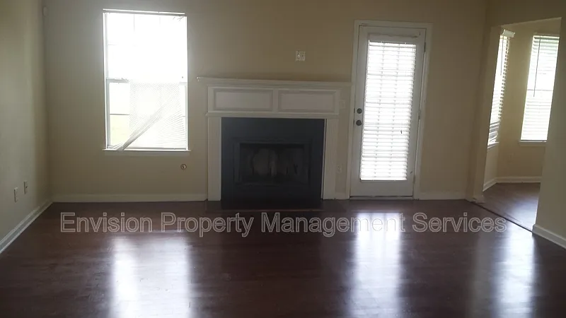 4 bed, 3.0 bath, 1731 sqft, $1,845 — Photo 4