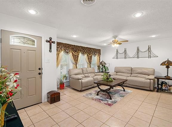 3rd image of 9803 Woodway Dr