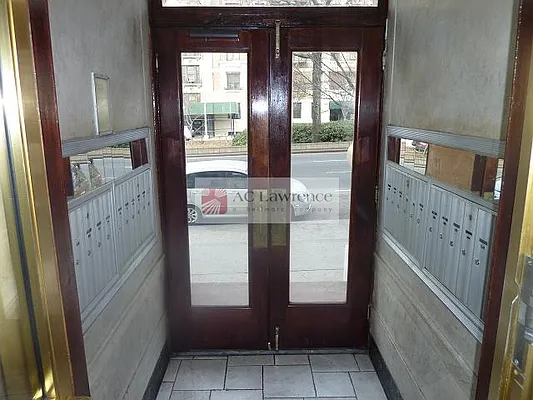 Sold by Aclawrence | media 2