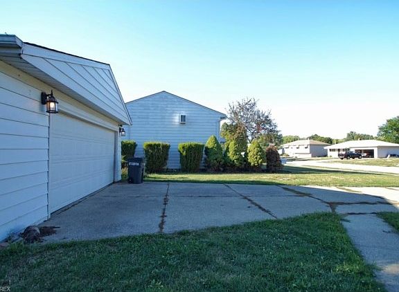 4th image of 36687 Lakehurst Dr E