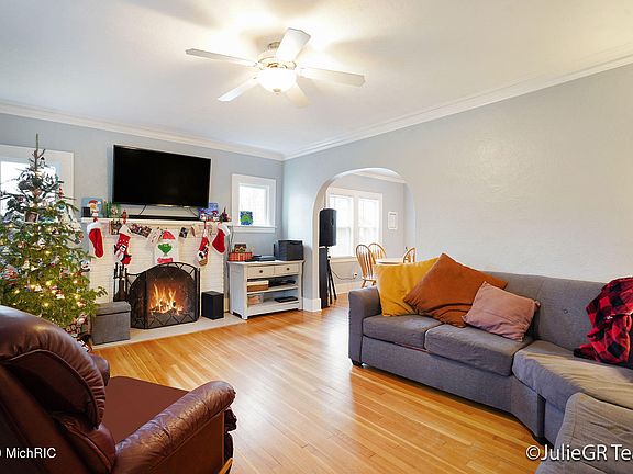 2nd image of 1859 Union Ave SE