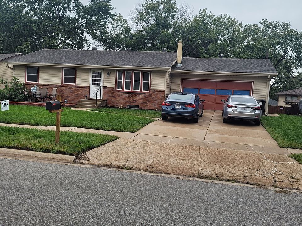 1st image of 4811 S 52nd St
