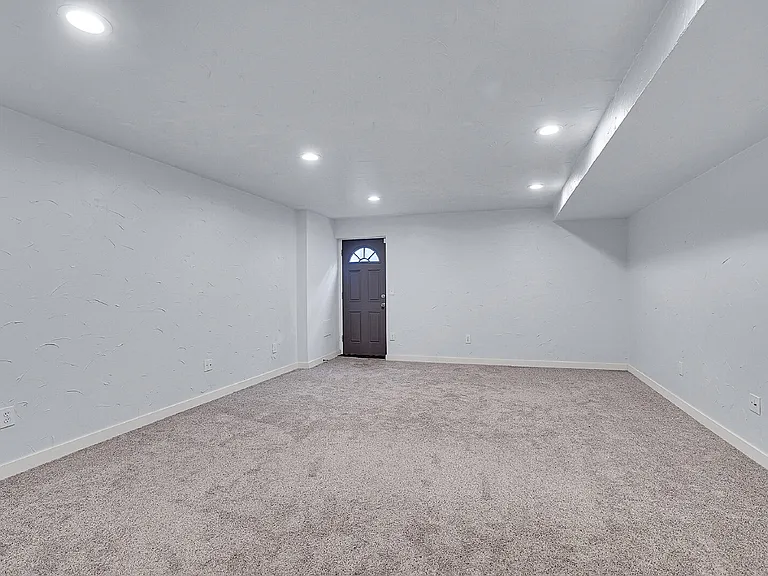 8065 Eagleview Dr — Photo 34