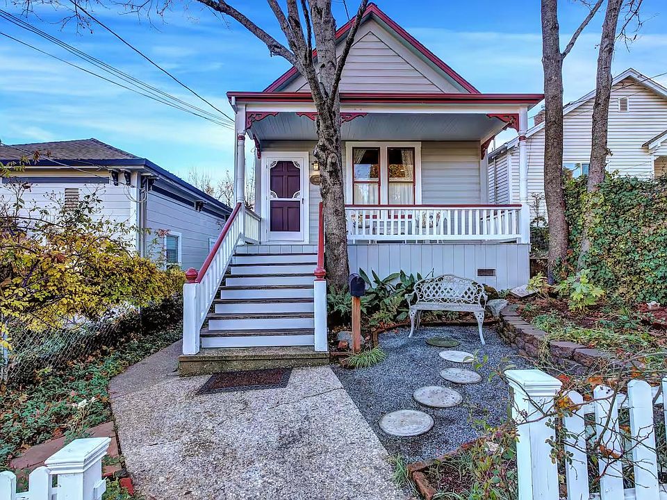 1st image of 407 Richardson St