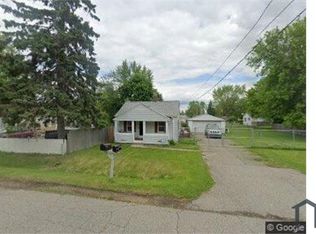 1028 W Schumacher Ave, Flint, MI 48507