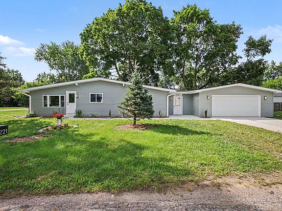 2nd image of 3221 Irene St