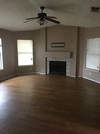 3 bed, 1309 sqft, $1,395 — Photo 1