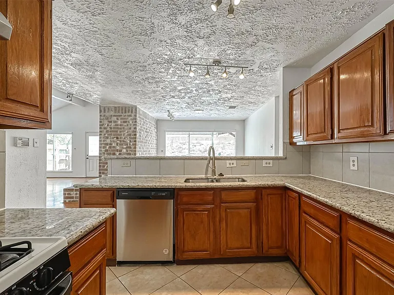 16319 La Luna Dr — Photo 20