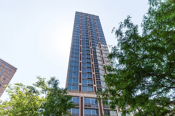 Rented by Greystar | media 9