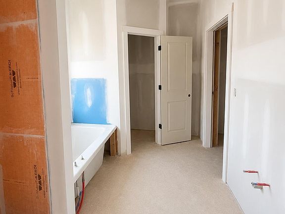 4th image of 414 Baleigh Way