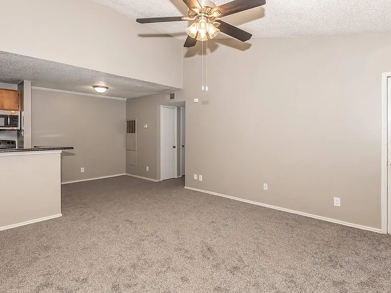 District West — Photo 34