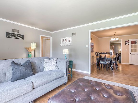 3rd image of 2604 S Oswego Ave