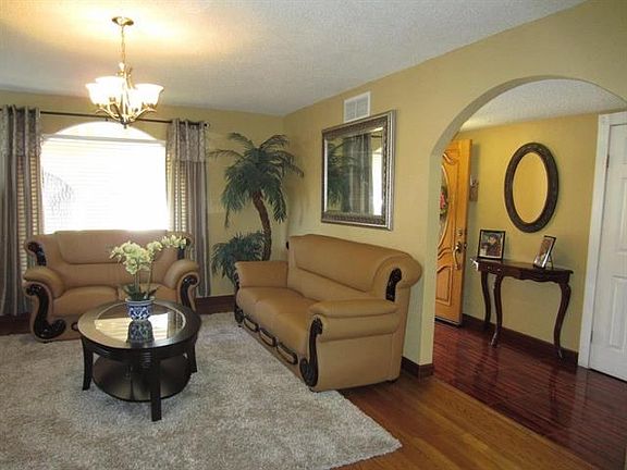 4th image of 211 Benbow Ave