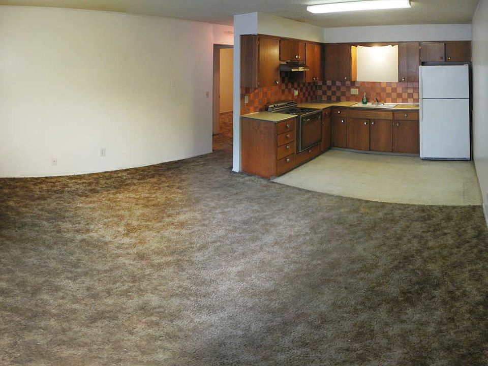 Living Room / Kitchen