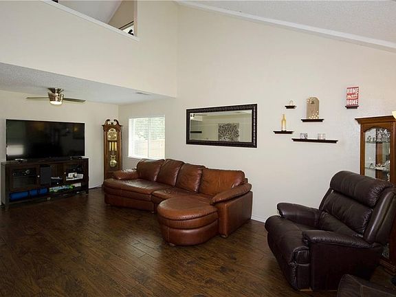 2nd image of 805 Salem Trl
