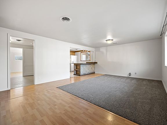 4th image of 1415 Sanford Ave