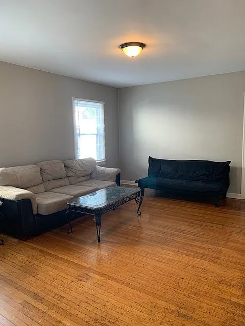 5 bed, 2692 sqft, $4,100 — Photo 2