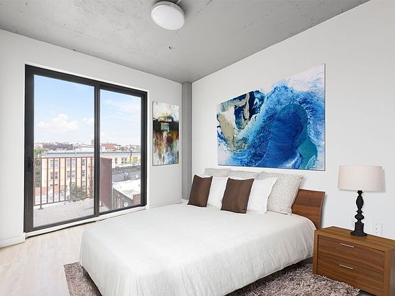 5th image of 293 Hawthorne St APT 5C