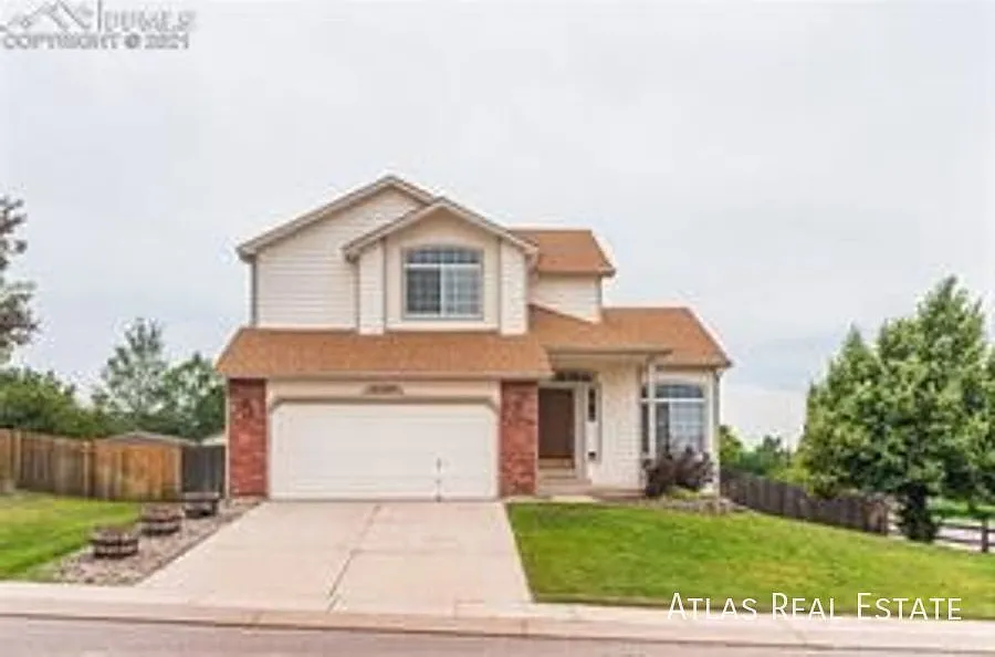 Coming Soon || Spacious 3 Bed 3 Bath Located On A Corner Lot In District 20 Schools!! — Photo 1