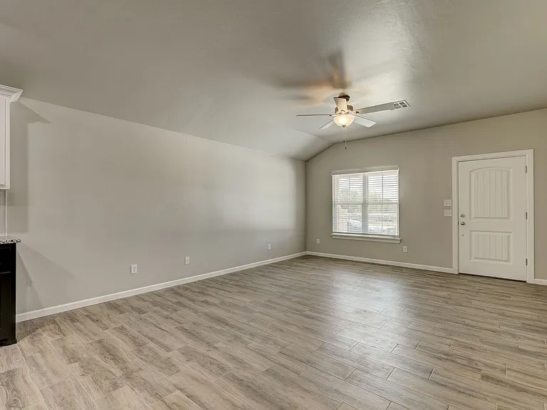 721 League Cir — Photo 5