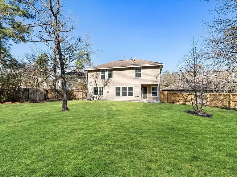 6 Druids Glen Pl — Photo 25