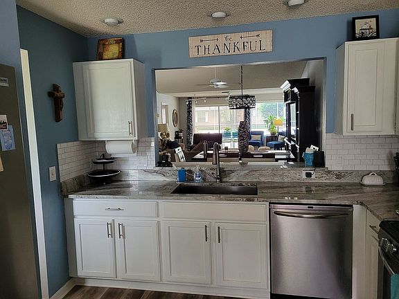 3rd image of 1207 Laurel Oak Ln