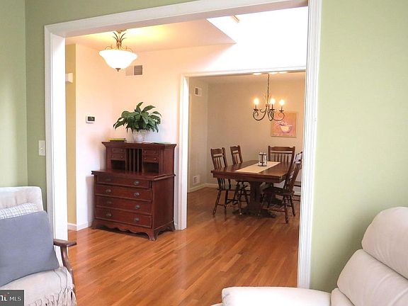4th image of 149 N Blackberry Ln