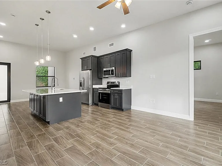 3013 4th St SW — Photo 5