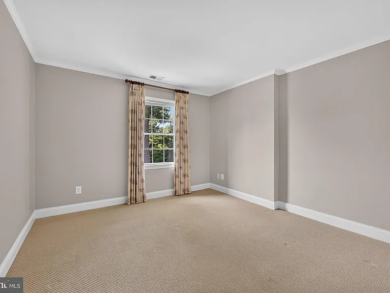 1022 Delf Dr — Photo 25