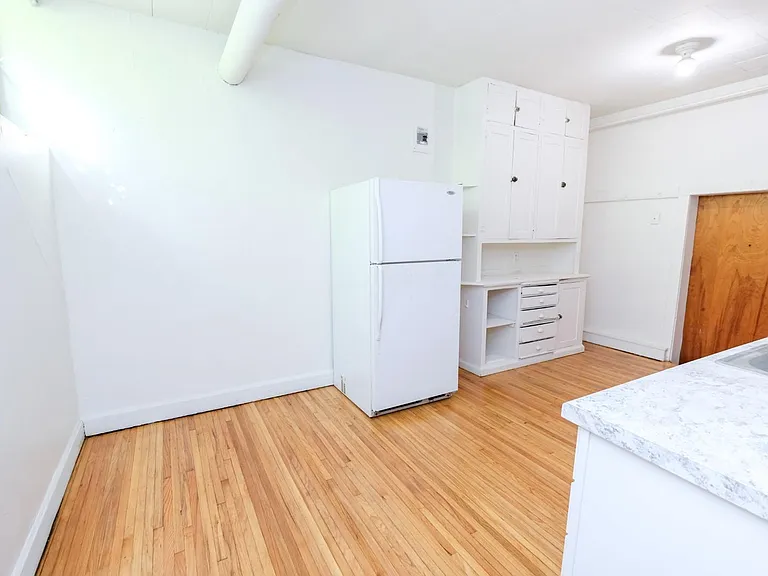 Yale Apartments — Photo 14