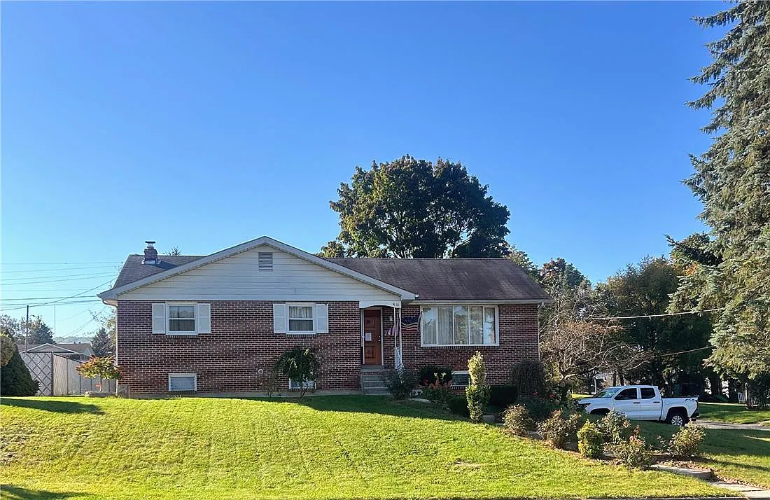 3 bed, 2.5 bath, 2274 sqft, $2,700 — Photo 1