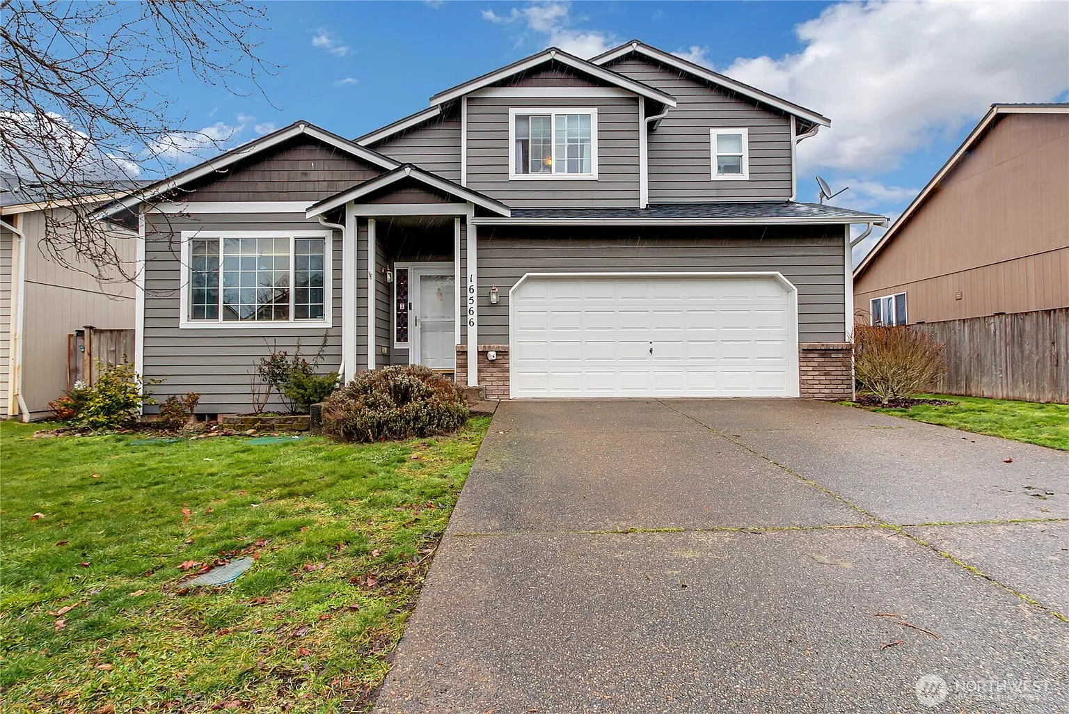 16566 Rainier View Drive SE photo 1