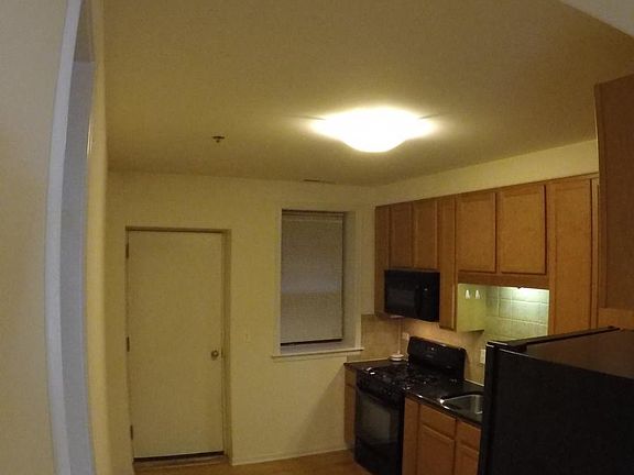 5th image of 1032 N Waveland #1