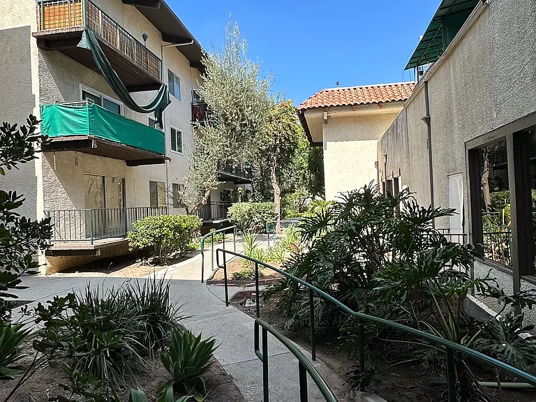 5460 White Oak Ave #C310 — Photo 21