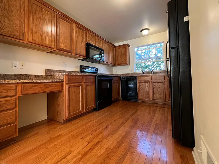 2504 W Lafayette Blvd — Photo 3