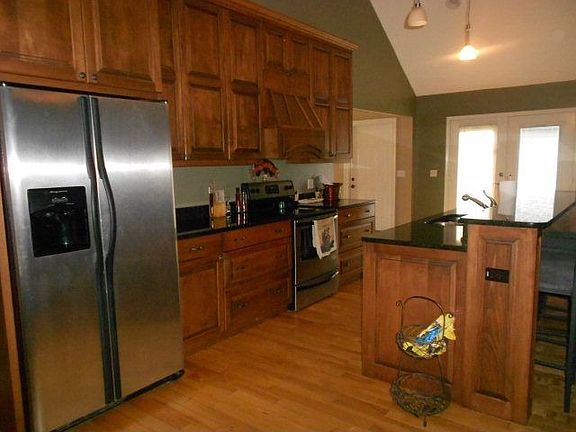 2nd image of 18 Lakeside Dr