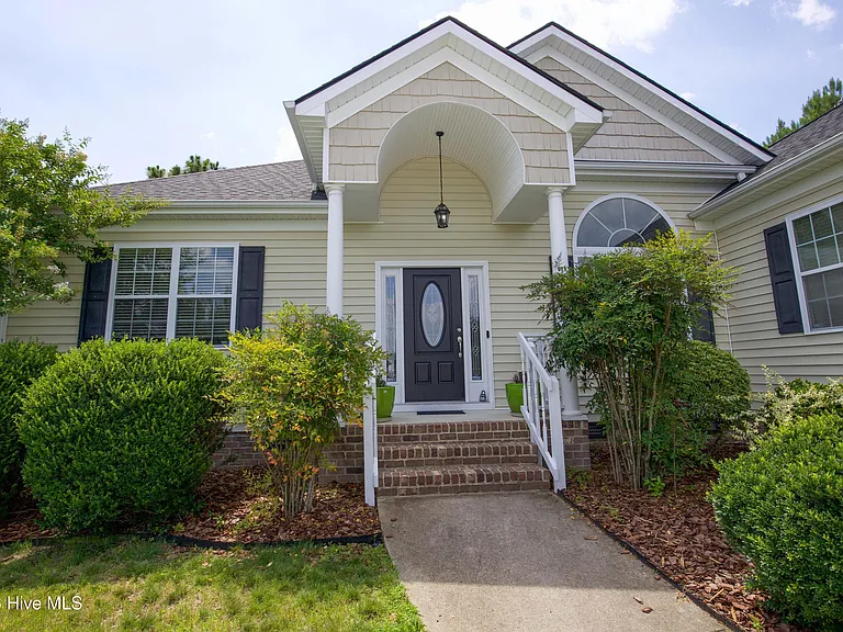 34 Princess Gate Dr — Photo 3