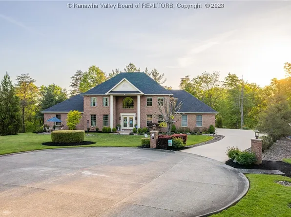 4008 Glenview Dr, Hurricane, WV 25526