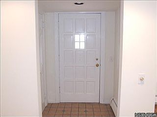 4th image of 20 Mill Hollow Dr