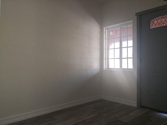 4th image of 3106 Winter St #1/2