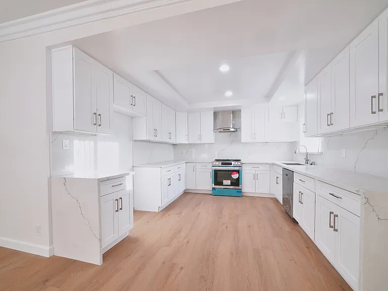 Unit 32 - 3 Bedroom, 2 Bathroom, 1800 sqft