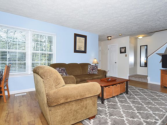 3rd image of 301 Guilford Ct