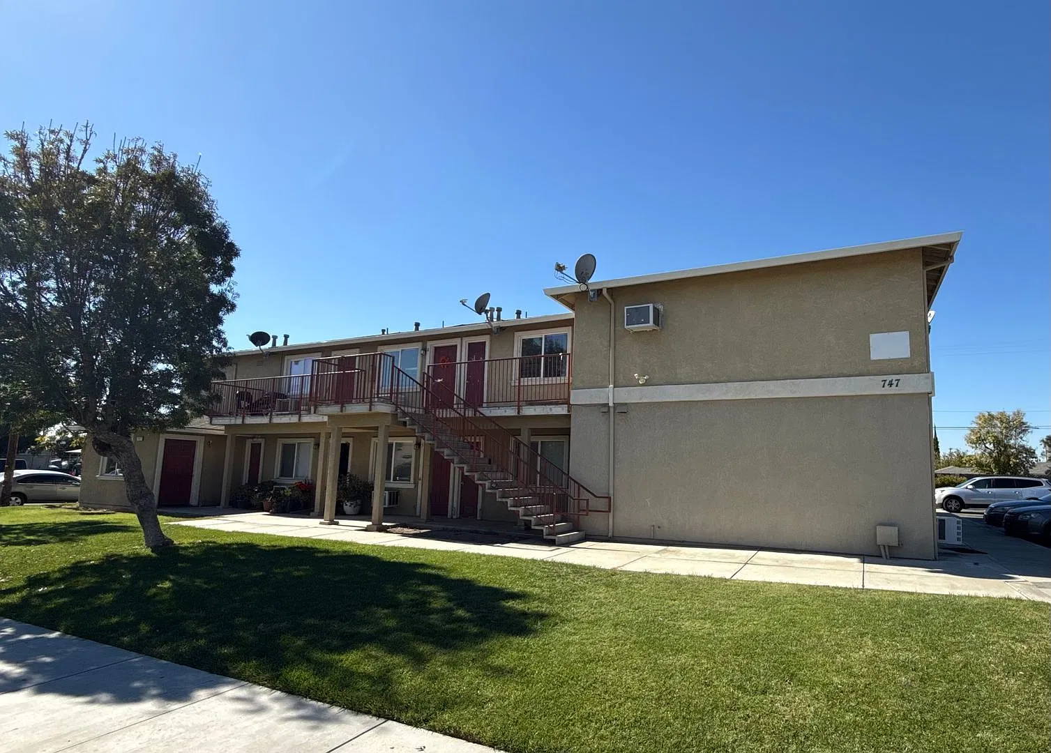 747 Illinois Ave. — Photo 1